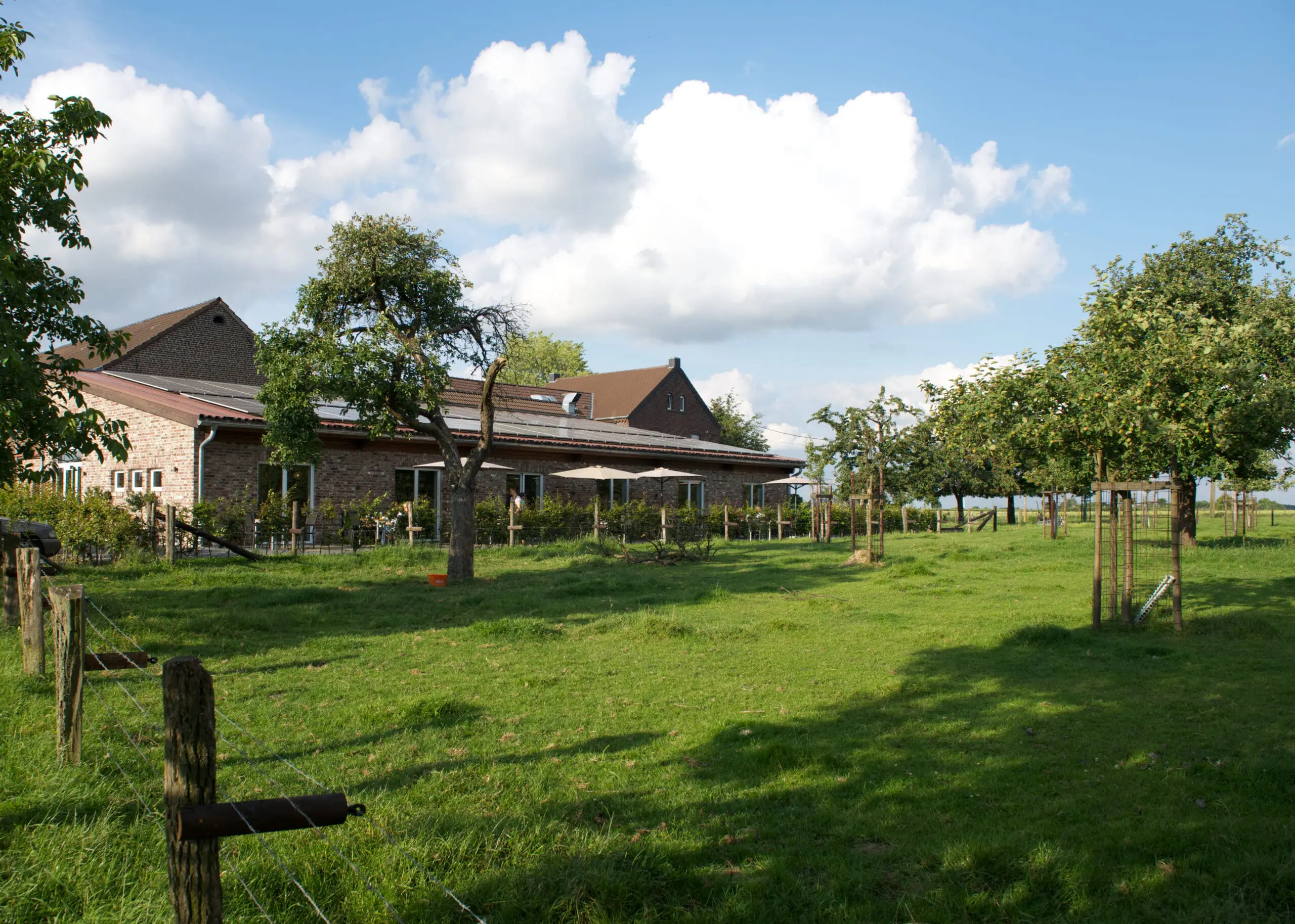 Spargelfeld des Berderhofs am Niederrhein bei Willich-Schiefbahn